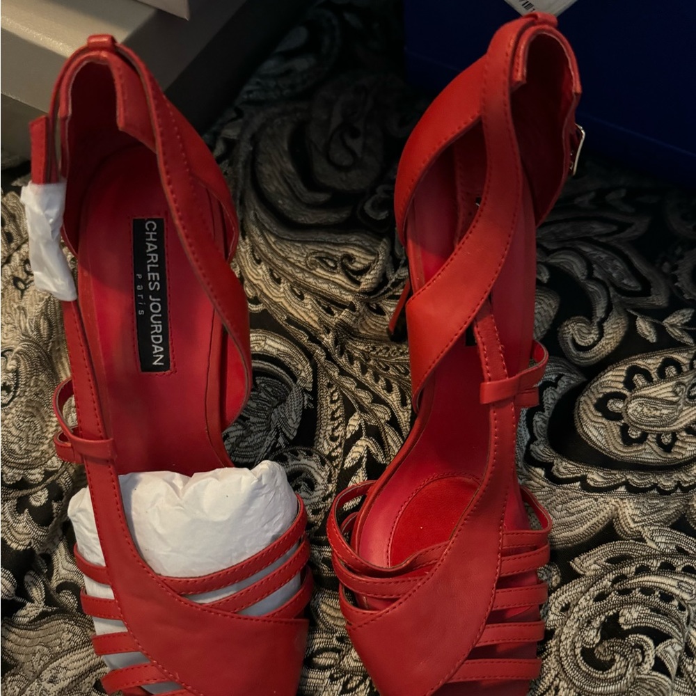 Never Worn Charles Jourdan Heels